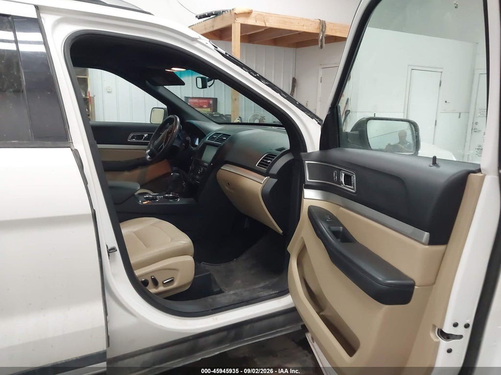 2016 Ford Explorer XLT photo 5