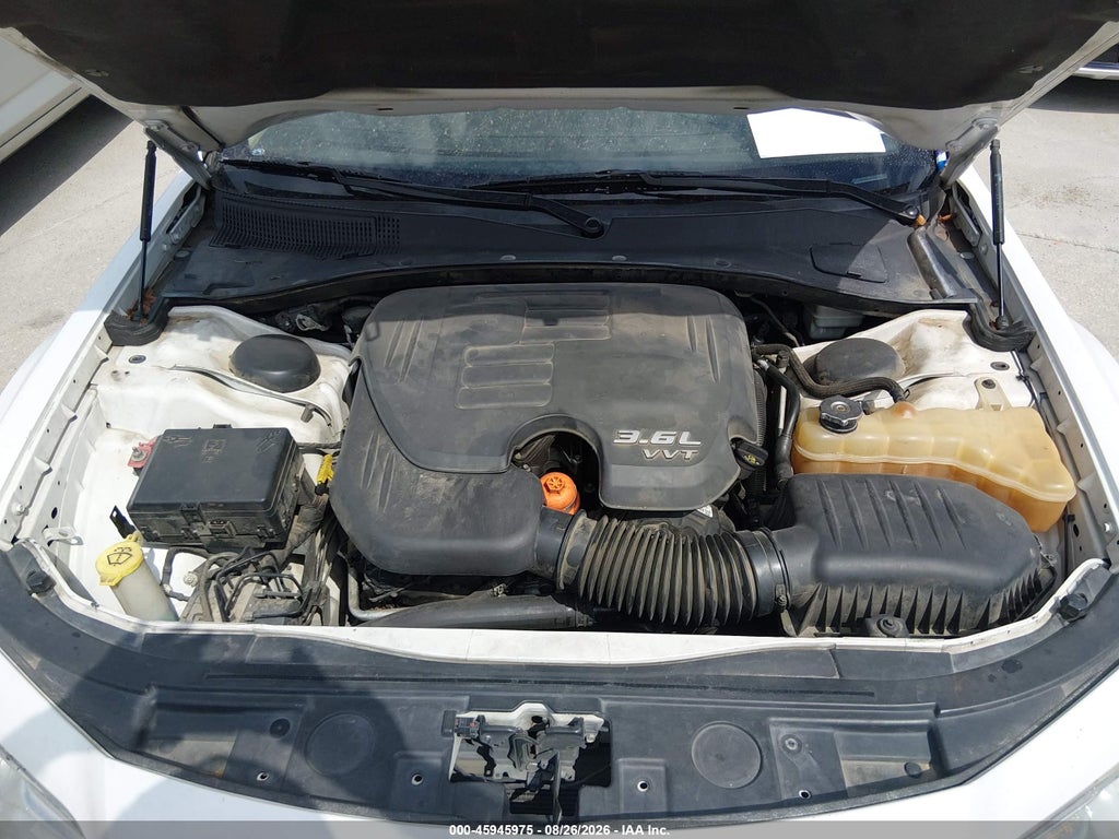 2012 Chrysler 300 Limited photo 10