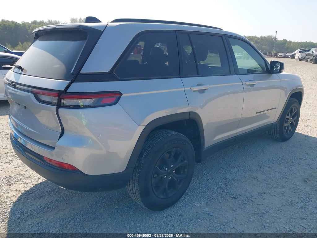 2025 Jeep Grand Cherokee Altitude 4X4 photo 4