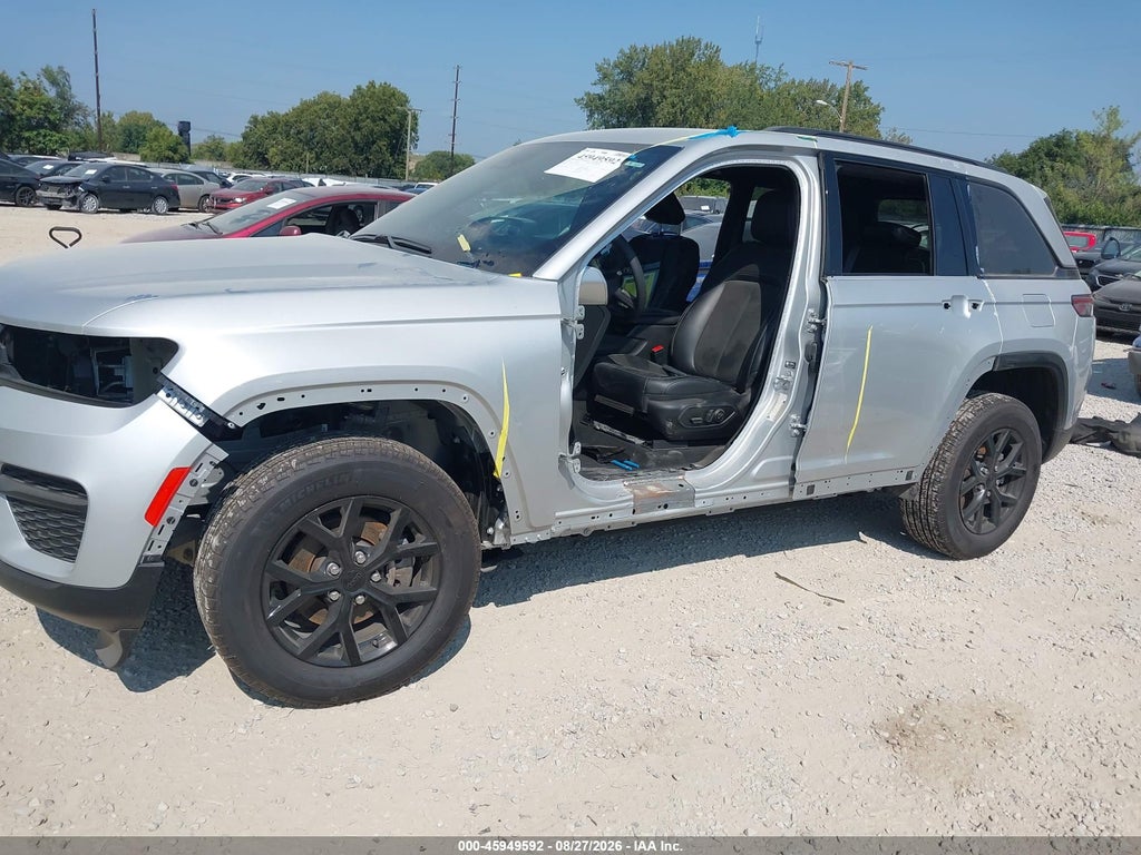 2025 Jeep Grand Cherokee Altitude 4X4 photo 6
