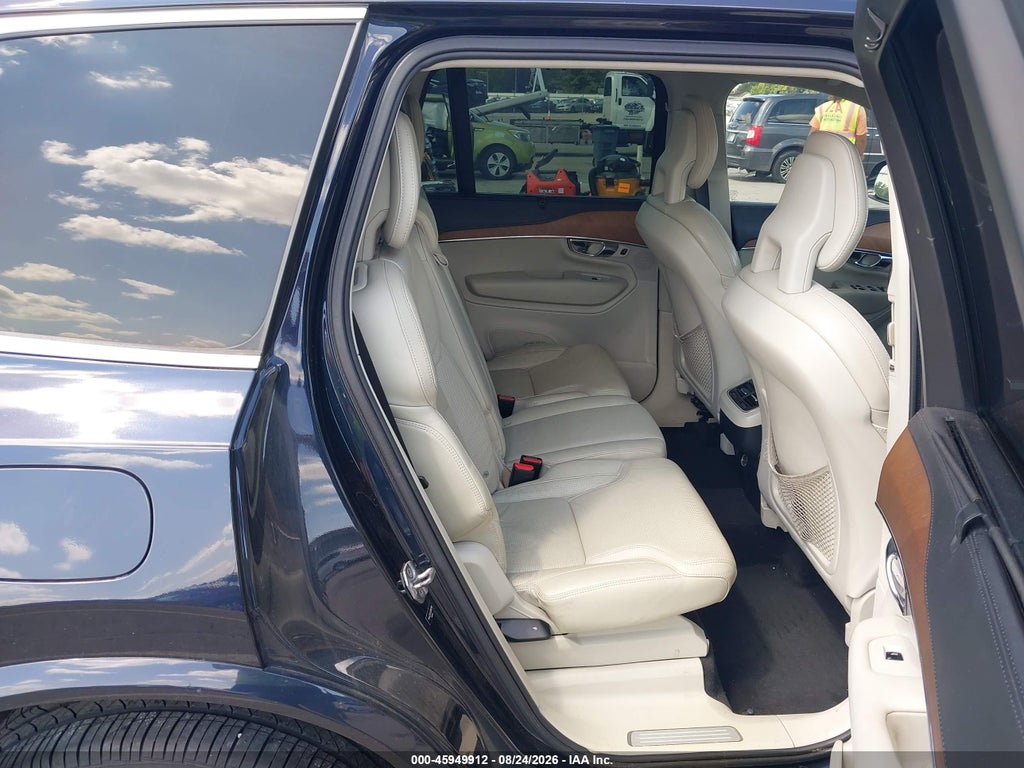 2016 Volvo XC90 T6 Inscription photo 8