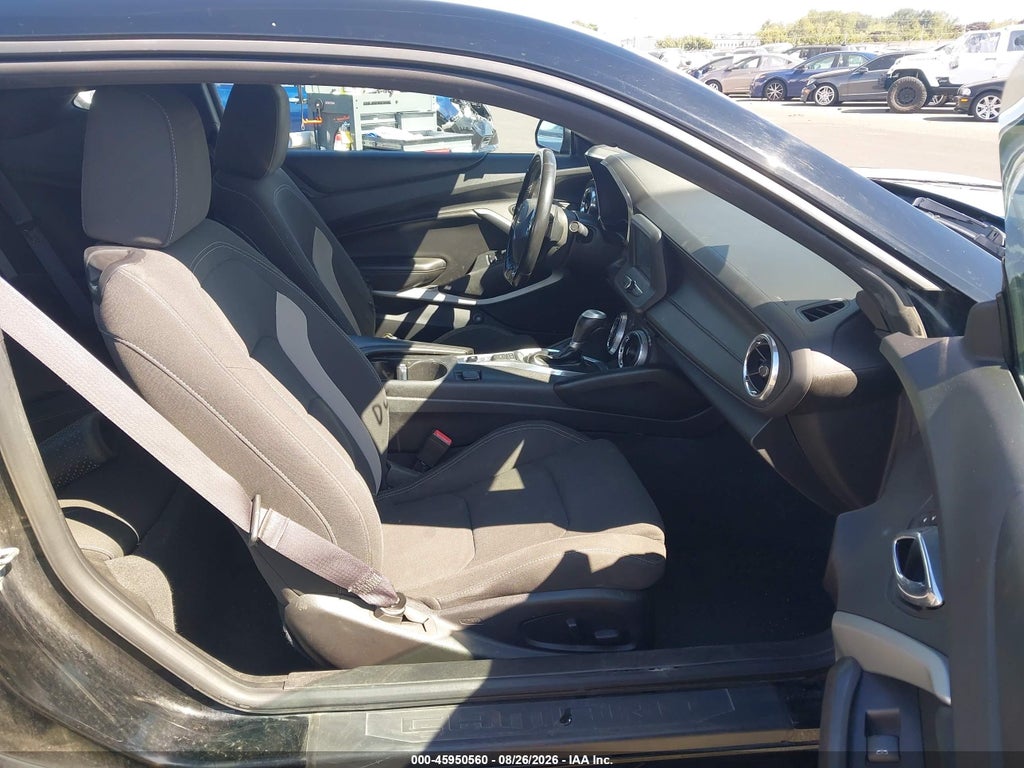 2016 Chevrolet Camaro 1LT photo 5
