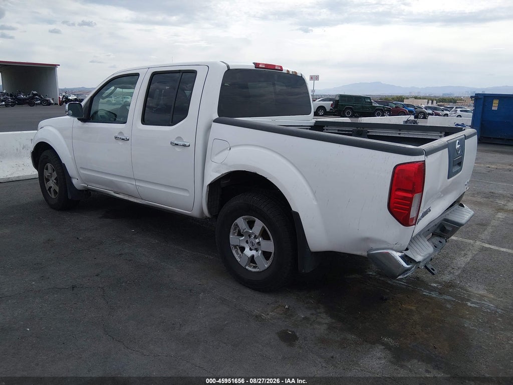 2005 Nissan Frontier Crew Cab LE/SE/OFF Road photo 3
