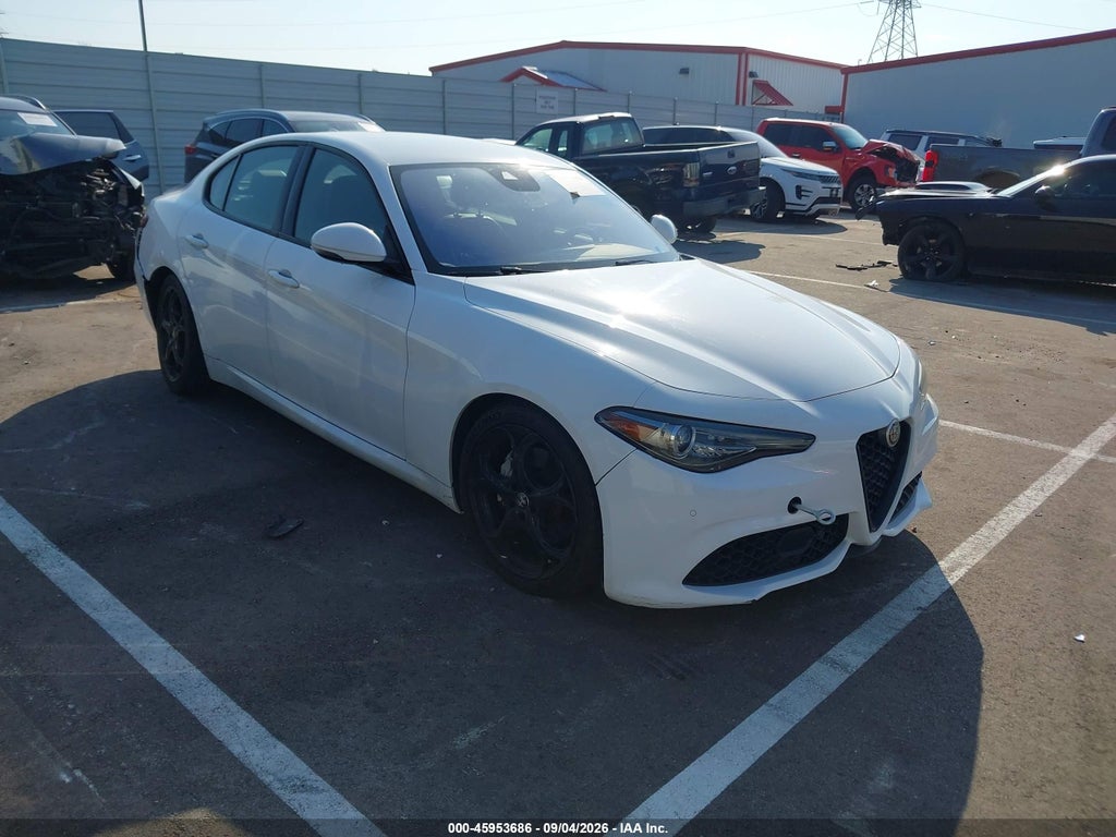 2022 Alfa Romeo Giulia Sprint RWD photo 1