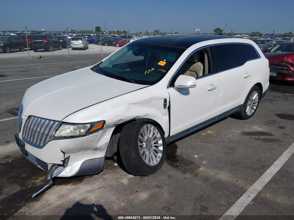 2012 Lincoln MKT photo 2