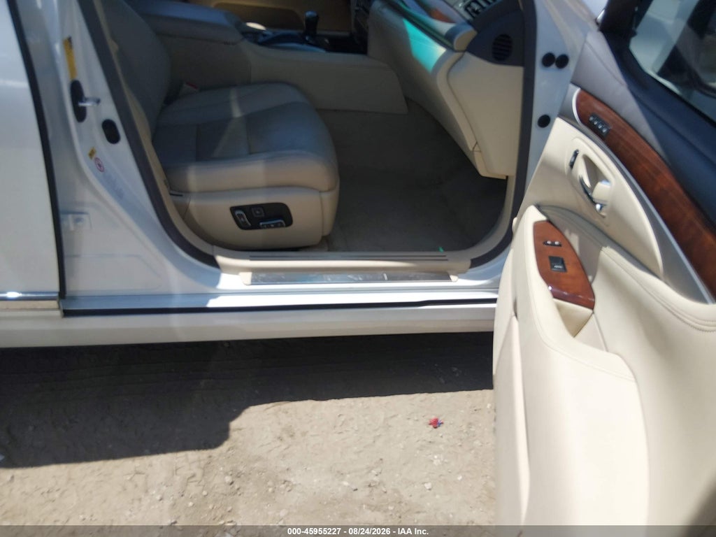 2014 Lexus LS 460 photo 5