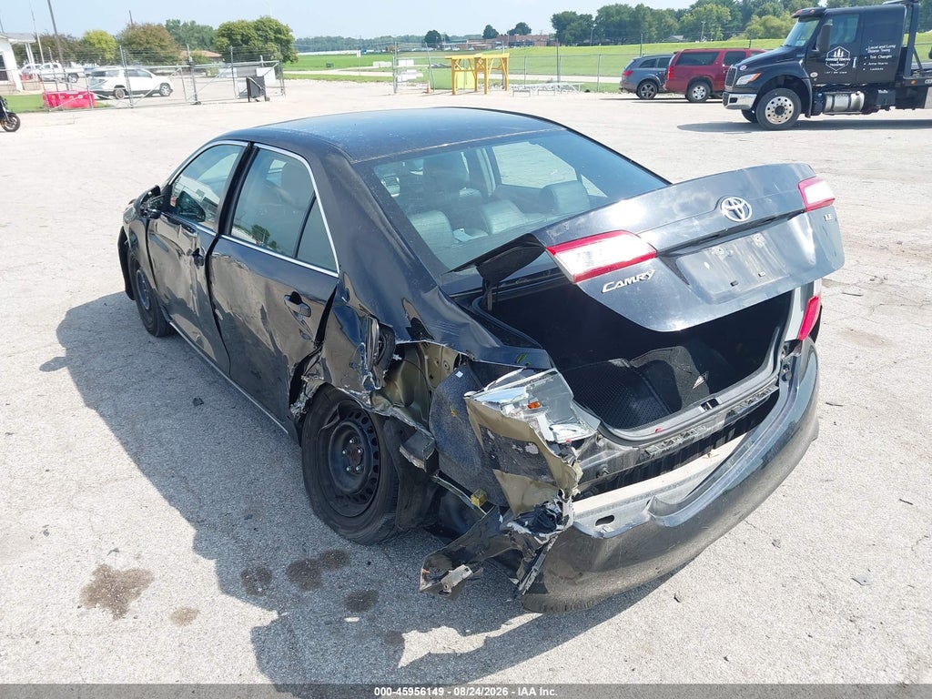 2013 Toyota Camry LE photo 3