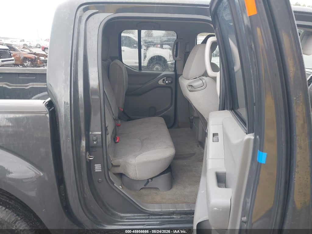 2011 Nissan Frontier SV photo 8