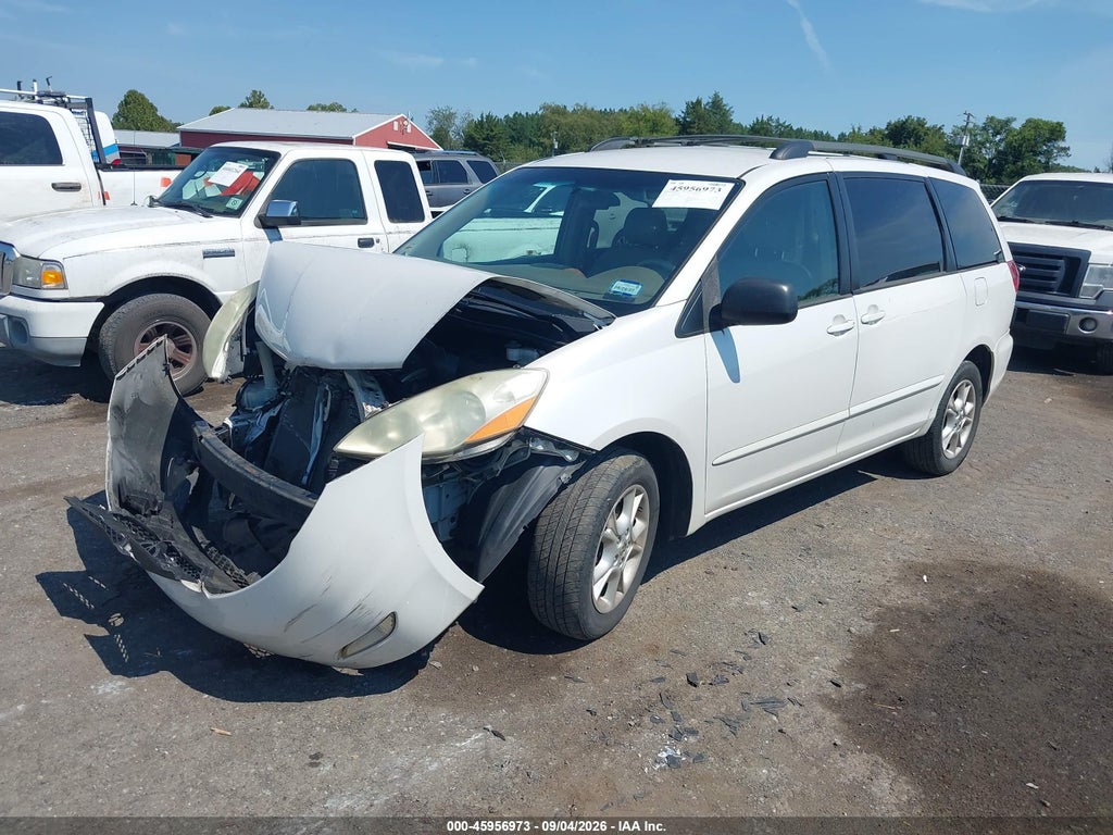 2006 Toyota Sienna XLE photo 2