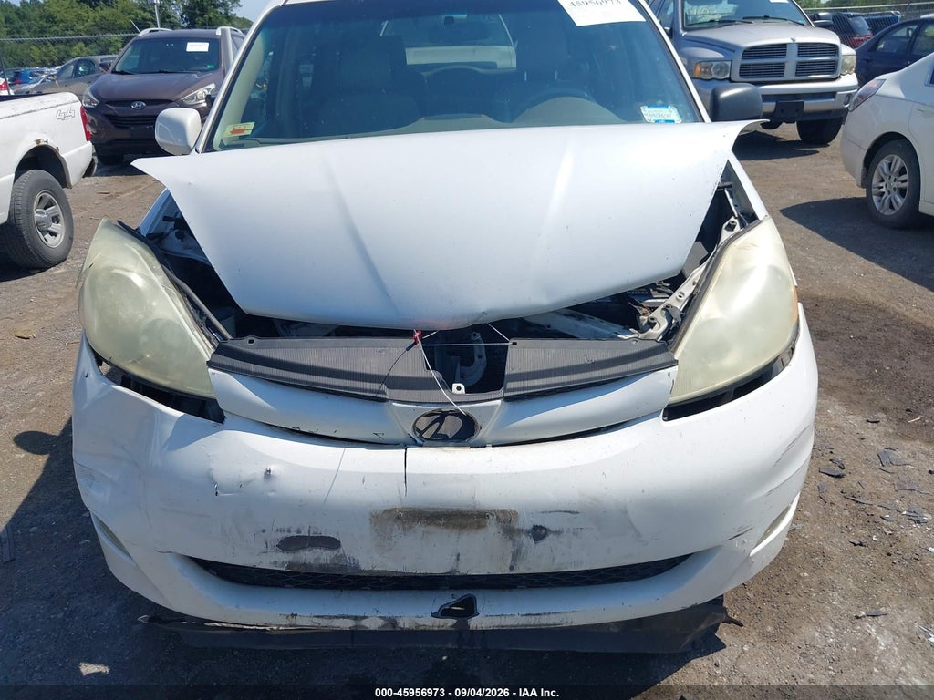 2006 Toyota Sienna XLE photo 6