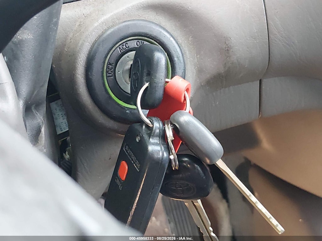 2003 Toyota Sequoia SR5 V8 photo 11