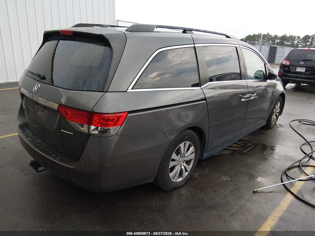 2016 Honda Odyssey SE photo 4