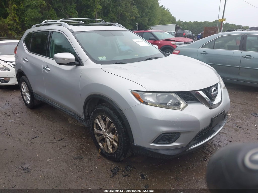2015 Nissan Rogue SV photo 1