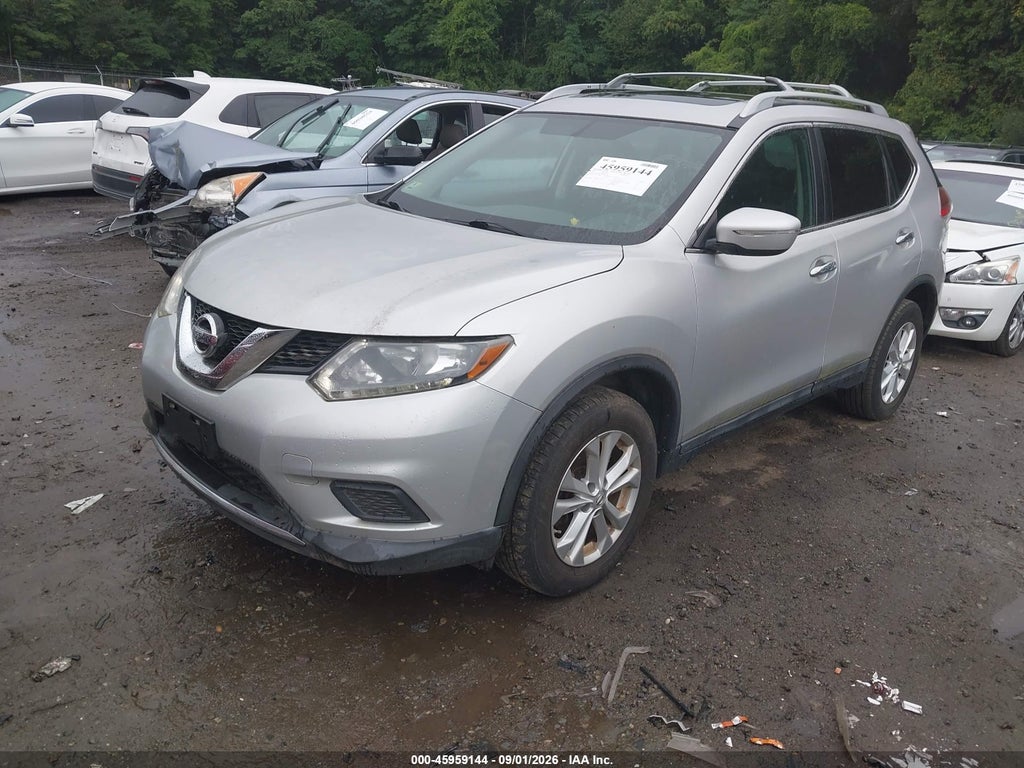 2015 Nissan Rogue SV photo 2