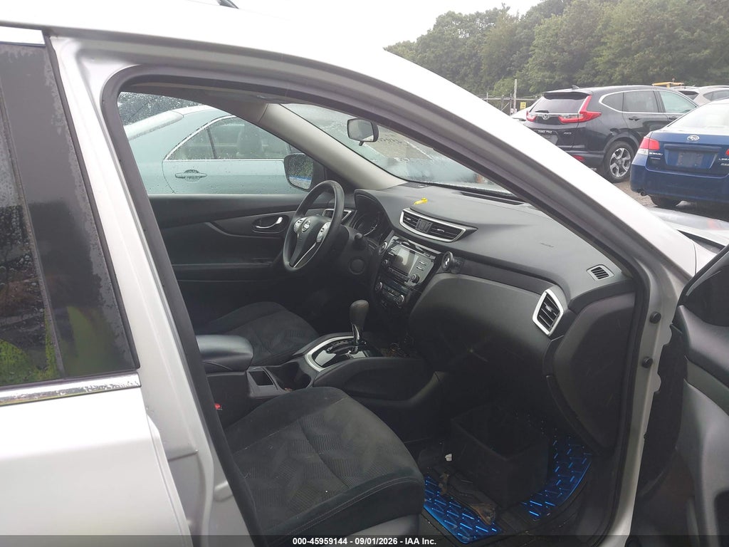 2015 Nissan Rogue SV photo 5