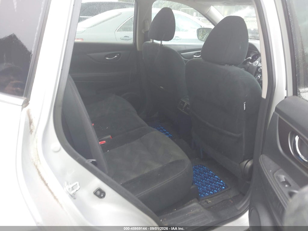 2015 Nissan Rogue SV photo 8