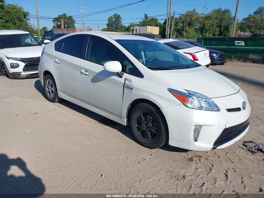 2015 Toyota Prius Three photo 1