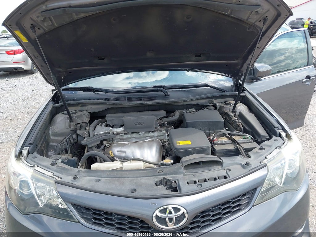 2014 Toyota Camry SE photo 10