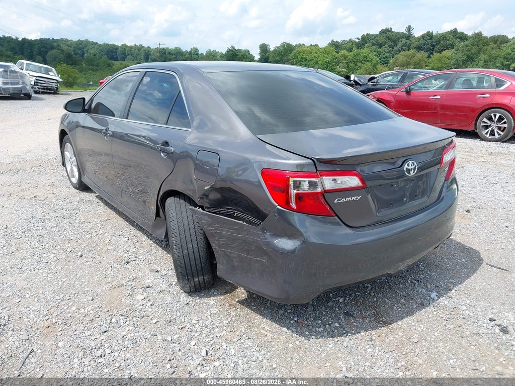 2014 Toyota Camry SE photo 3