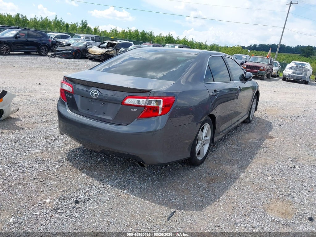 2014 Toyota Camry SE photo 4