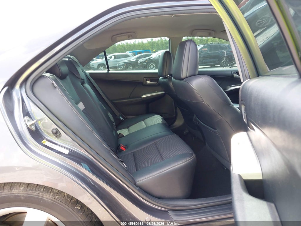 2014 Toyota Camry SE photo 8