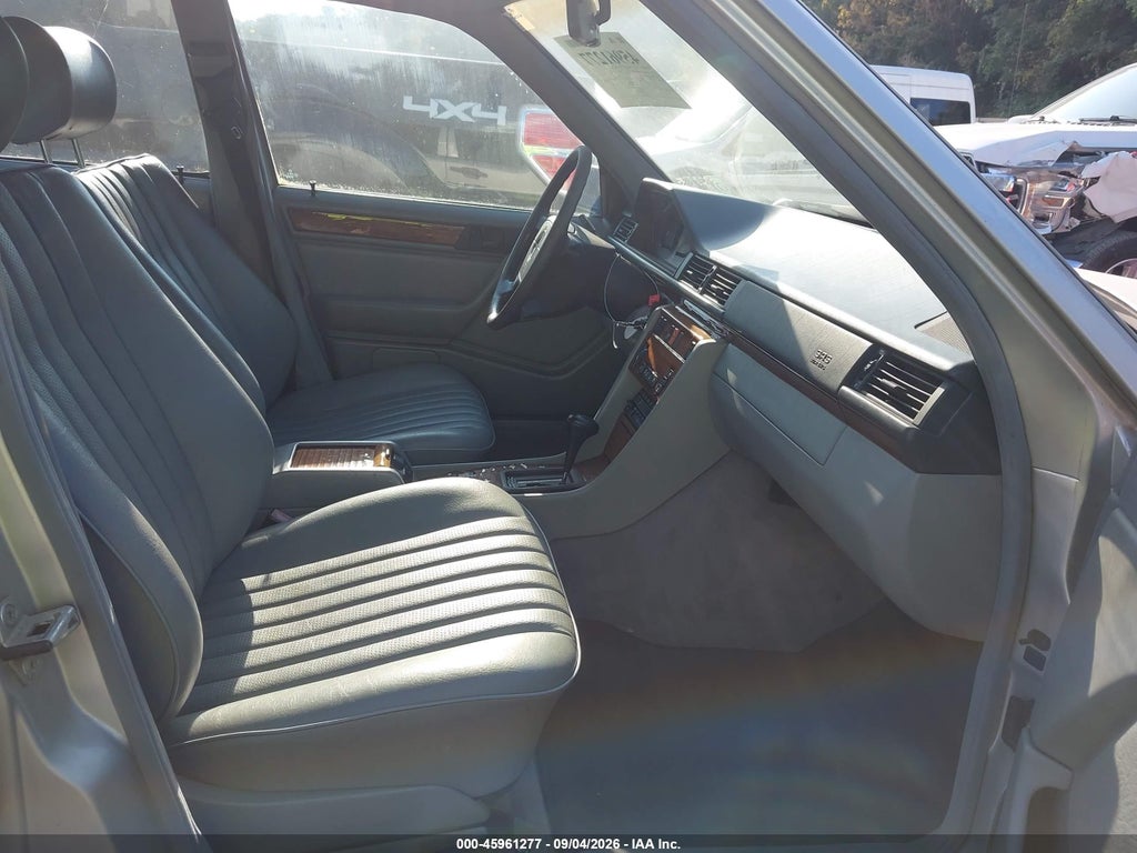 1993 Mercedes-Benz 300 D photo 5