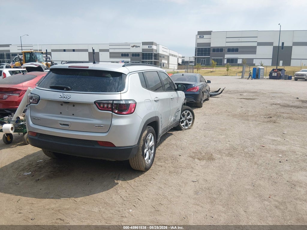 2025 Jeep Compass Latitude 4X4 photo 4