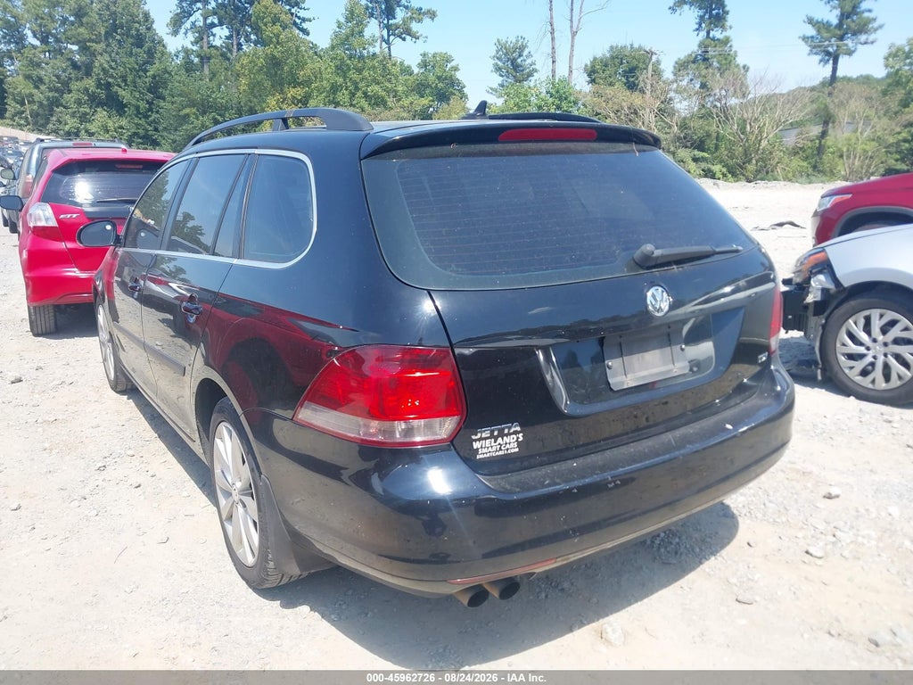 2011 Volkswagen Jetta Sportwagen 2.0L TDI photo 3