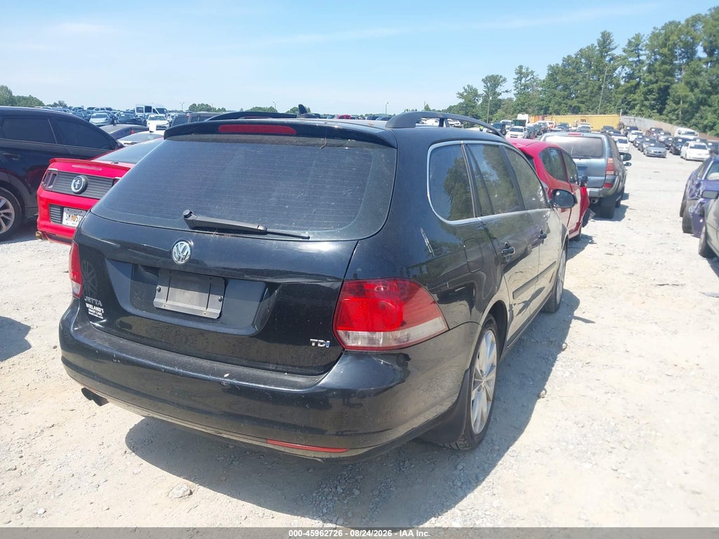 2011 Volkswagen Jetta Sportwagen 2.0L TDI photo 4