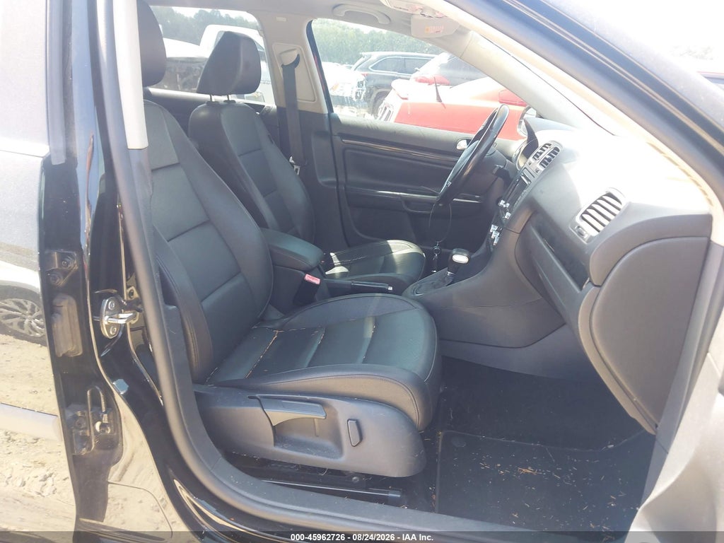 2011 Volkswagen Jetta Sportwagen 2.0L TDI photo 5