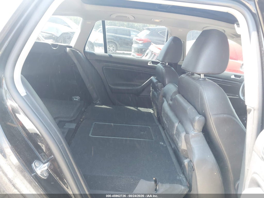 2011 Volkswagen Jetta Sportwagen 2.0L TDI photo 8