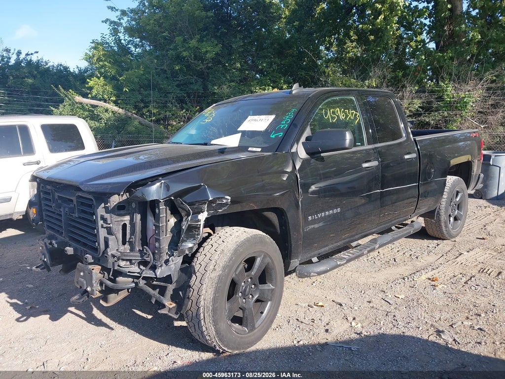 2018 Chevrolet Silverado 1500 Custom photo 2
