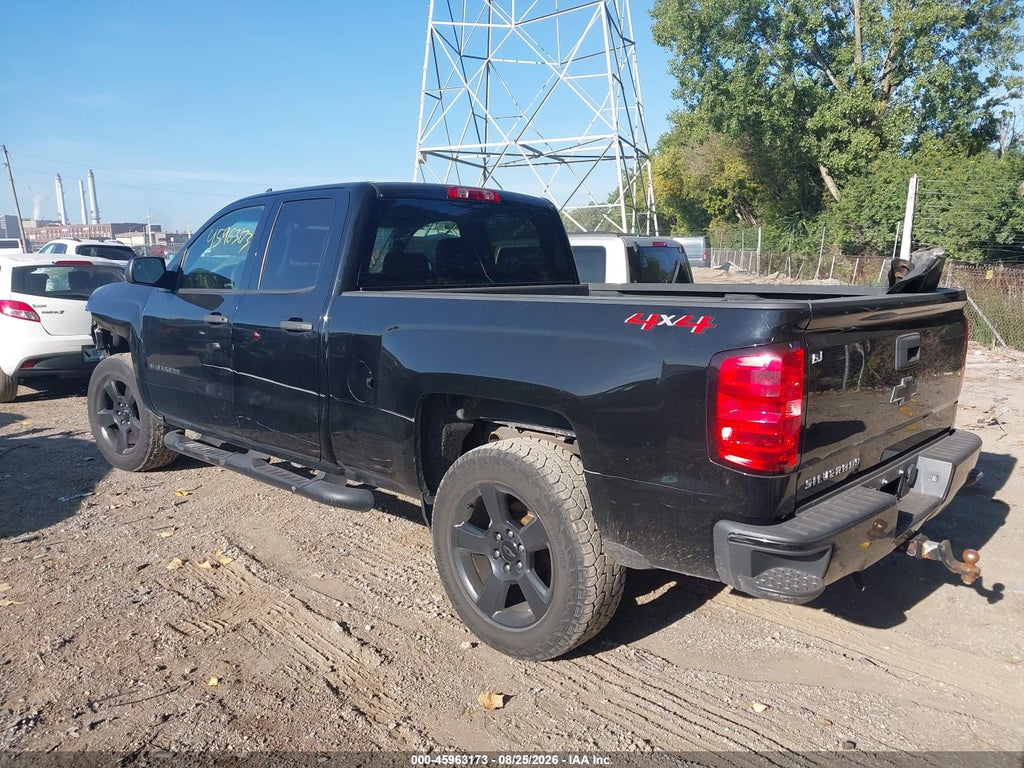 2018 Chevrolet Silverado 1500 Custom photo 3