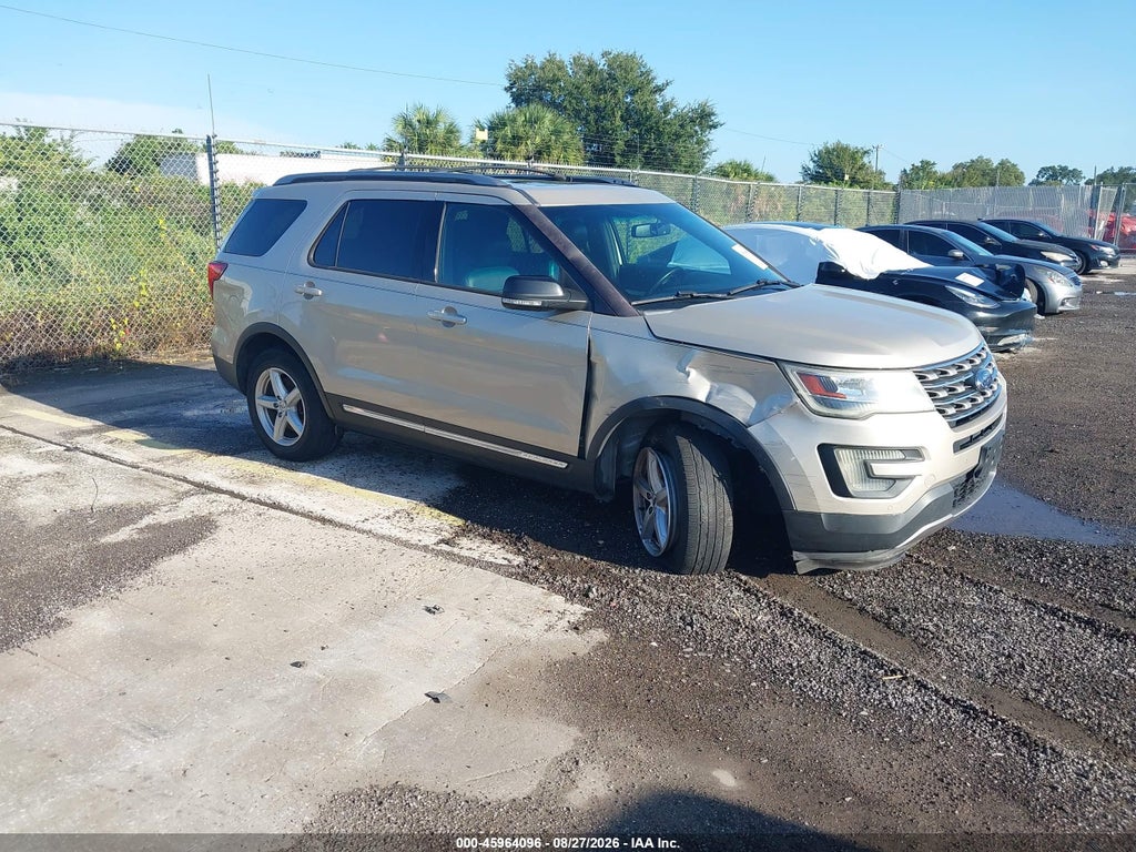 2017 Ford Explorer XLT photo 1