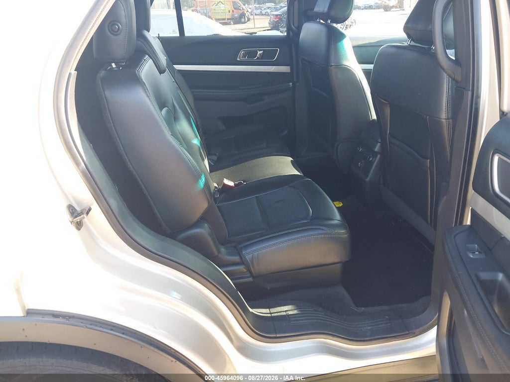 2017 Ford Explorer XLT photo 8