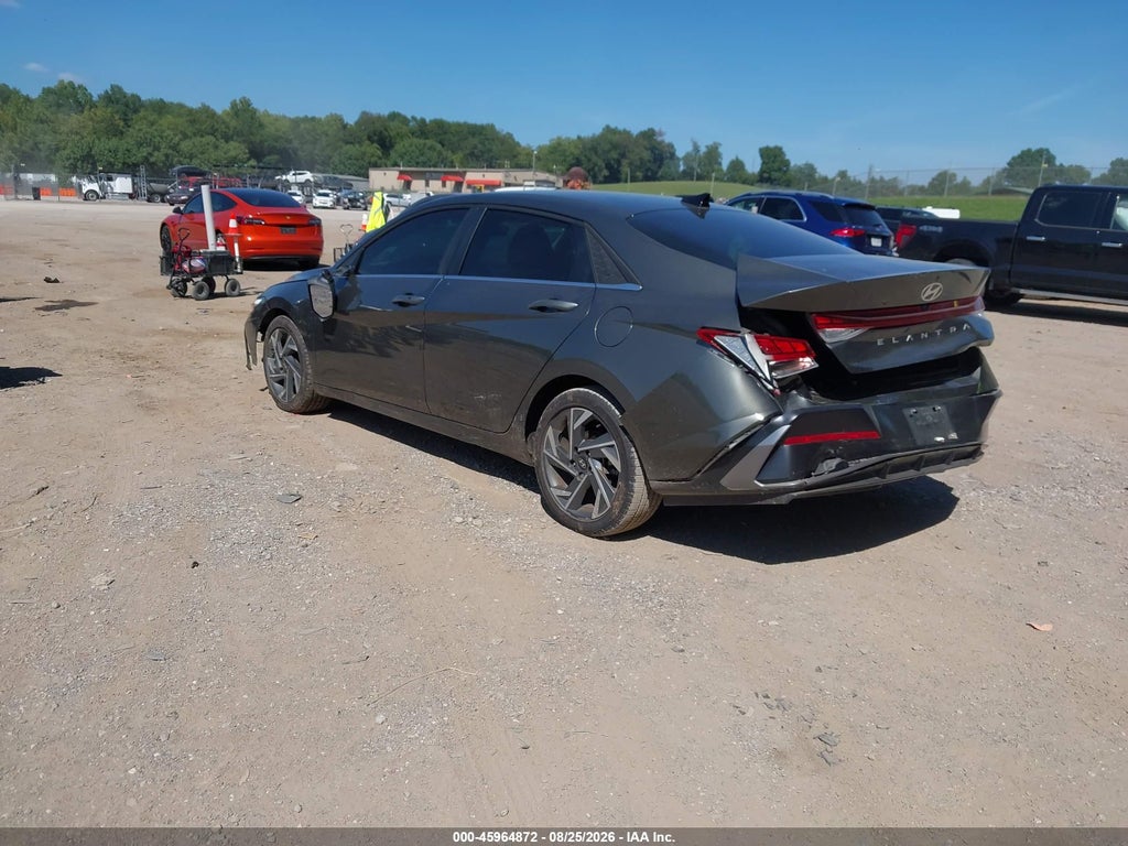 2024 Hyundai Elantra SEL photo 3