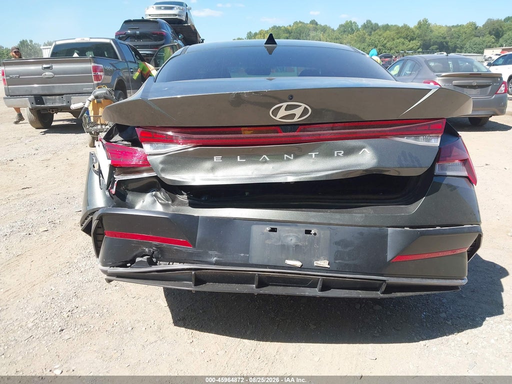 2024 Hyundai Elantra SEL photo 6