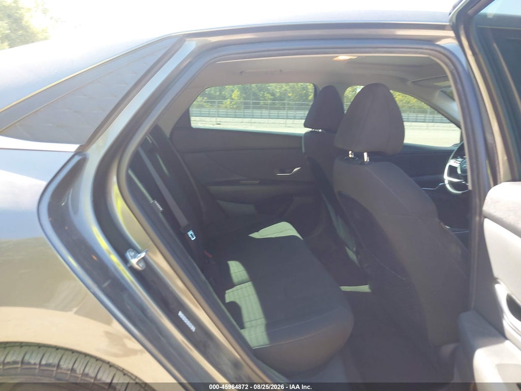 2024 Hyundai Elantra SEL photo 8