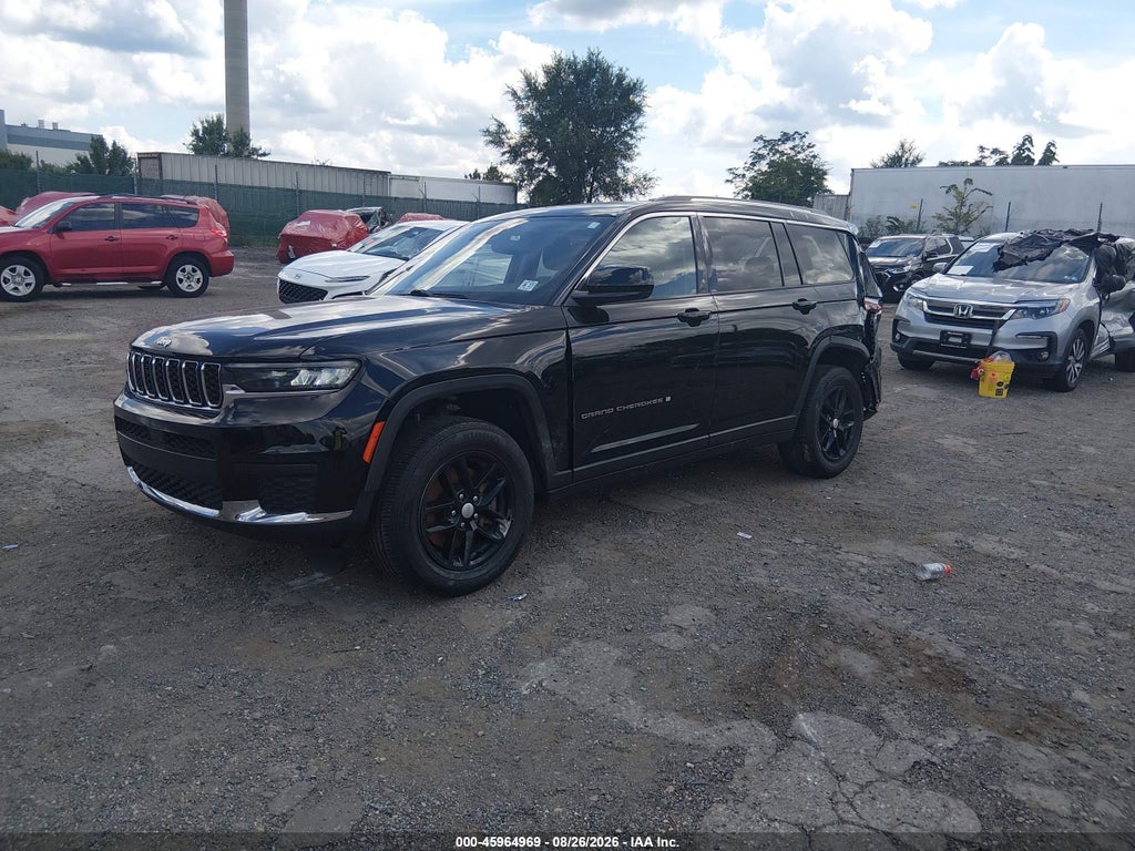 2022 Jeep Grand Cherokee L Laredo 4X4 photo 2