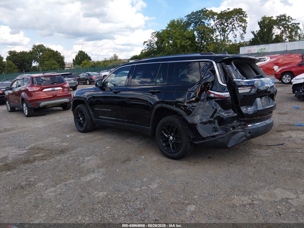 2022 Jeep Grand Cherokee L Laredo 4X4 photo 3