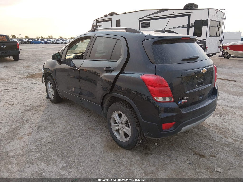 2021 Chevrolet Trax AWD LT photo 3