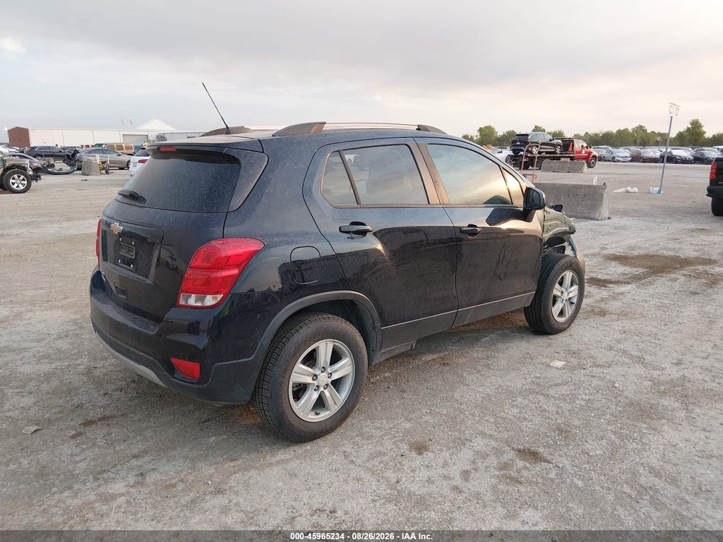 2021 Chevrolet Trax AWD LT photo 4