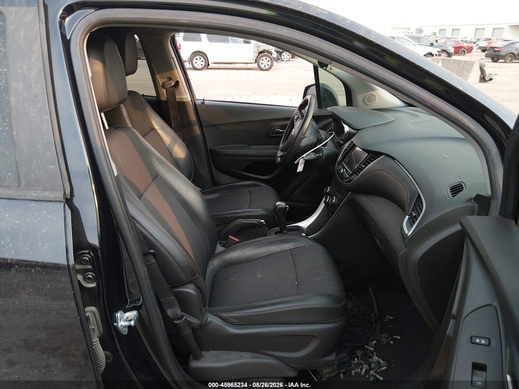 2021 Chevrolet Trax AWD LT photo 5