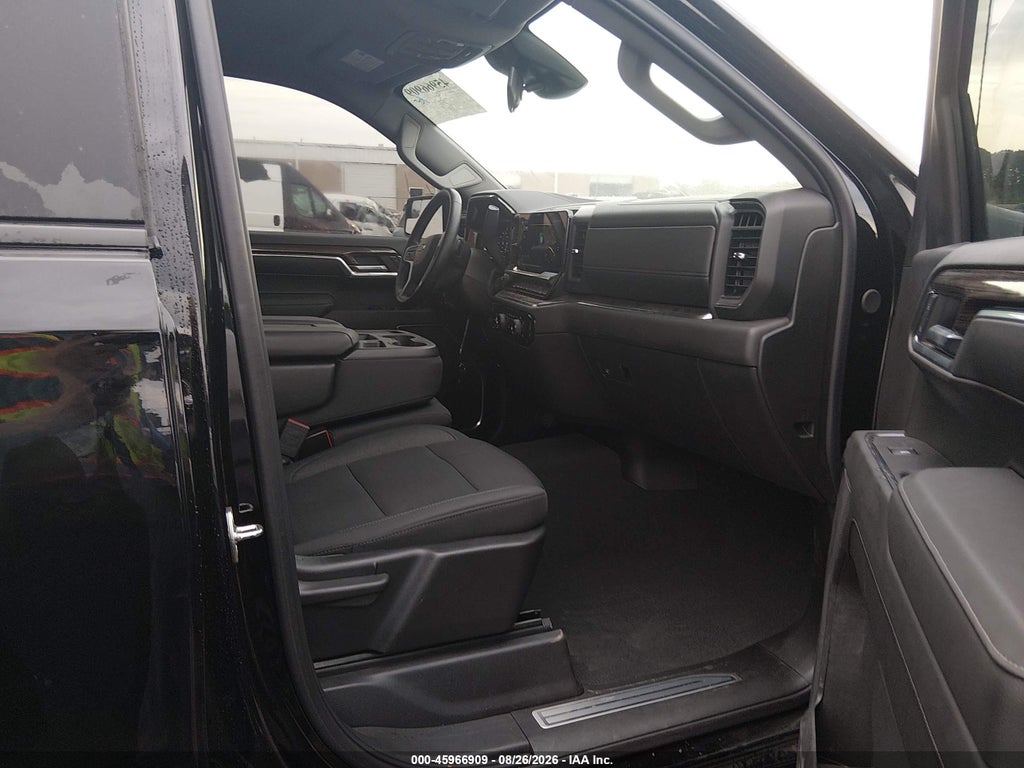 2024 Chevrolet Silverado 1500 4WD Short BED LT photo 5