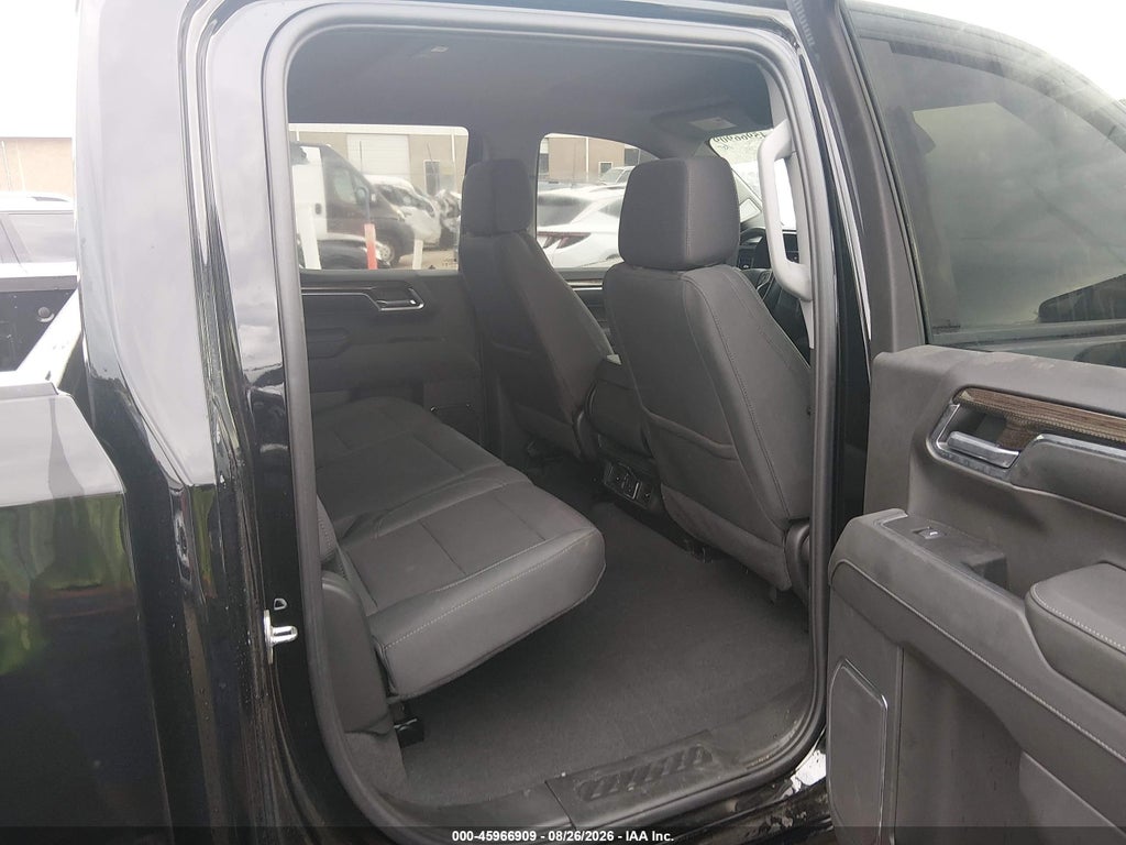 2024 Chevrolet Silverado 1500 4WD Short BED LT photo 8