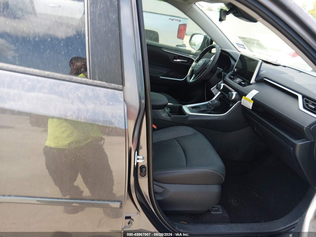 2025 Toyota RAV4 XLE Premium photo 5