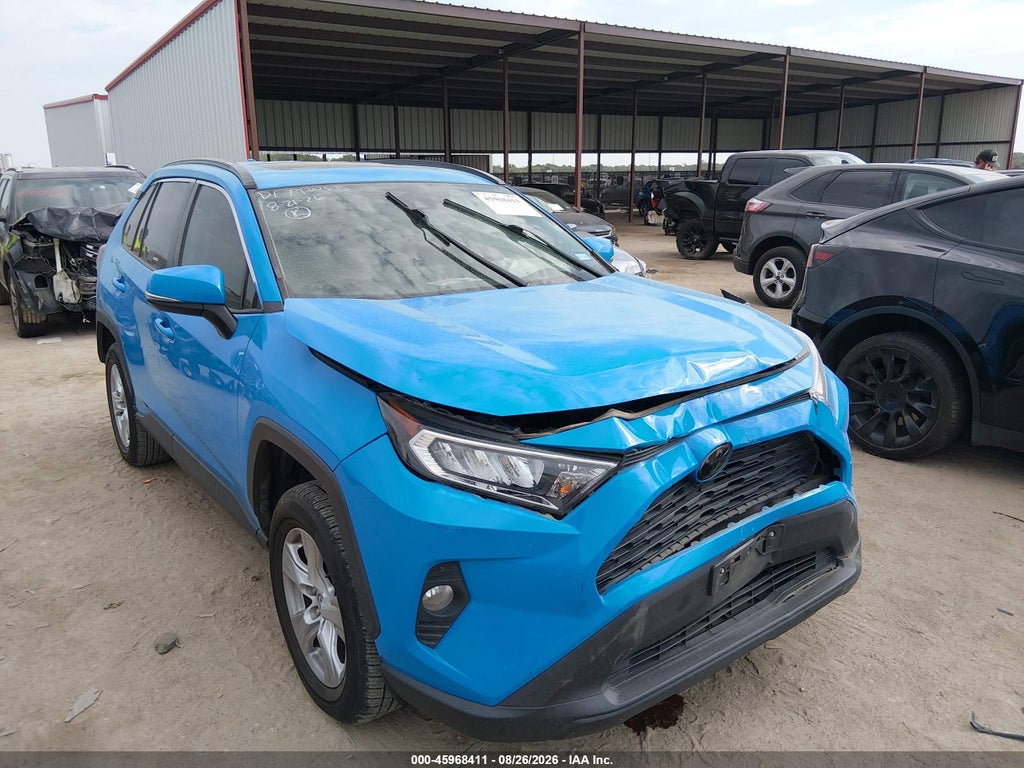 2020 Toyota RAV4 XLE photo 1
