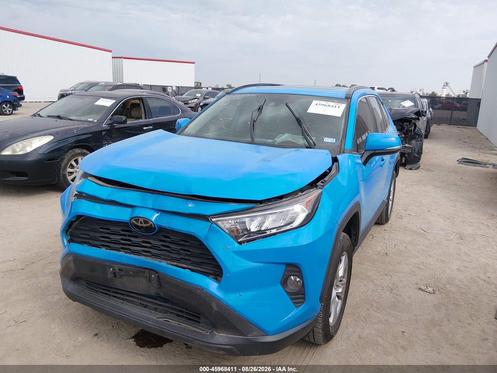 2020 Toyota RAV4 XLE photo 2