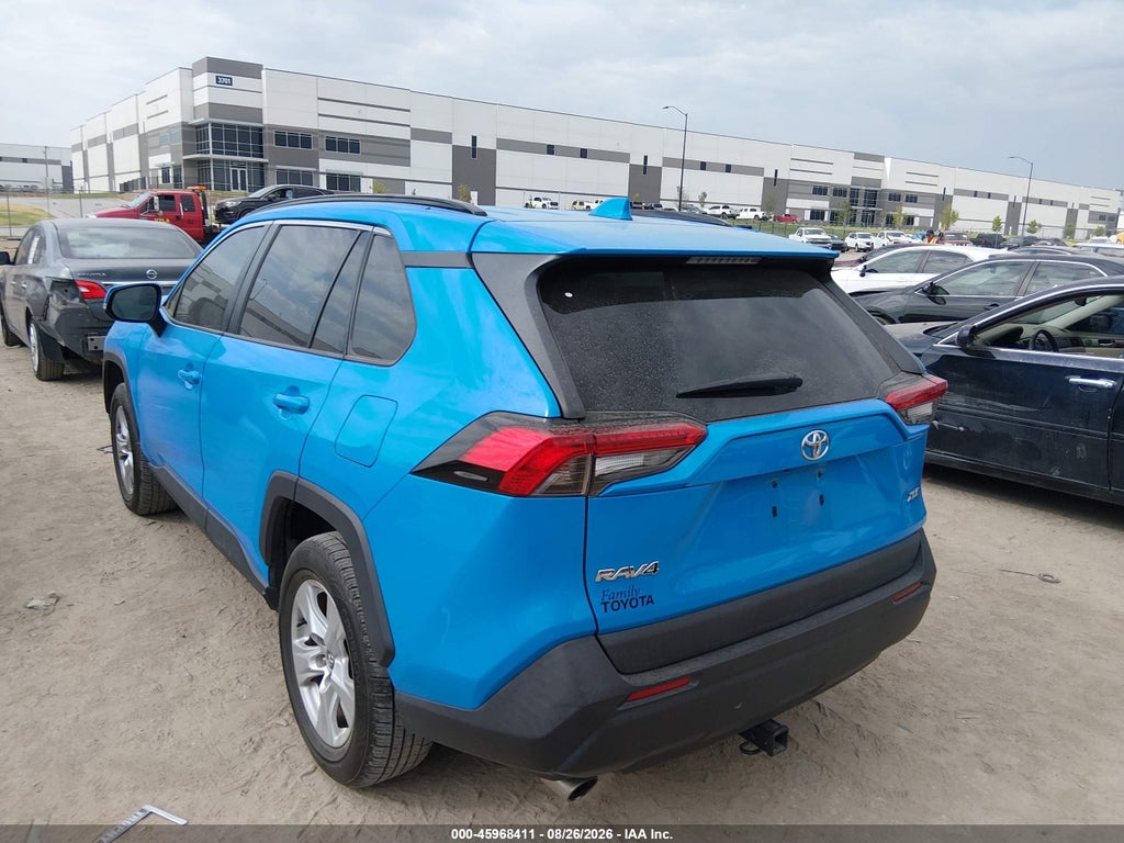 2020 Toyota RAV4 XLE photo 3
