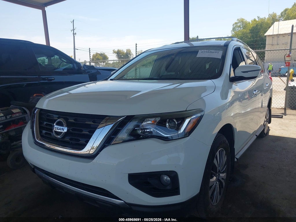 2018 Nissan Pathfinder SV photo 2